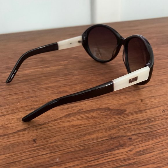 Fossil ‘Tricia' sunglasses + Coach clam shell case - Picture 3 of 5